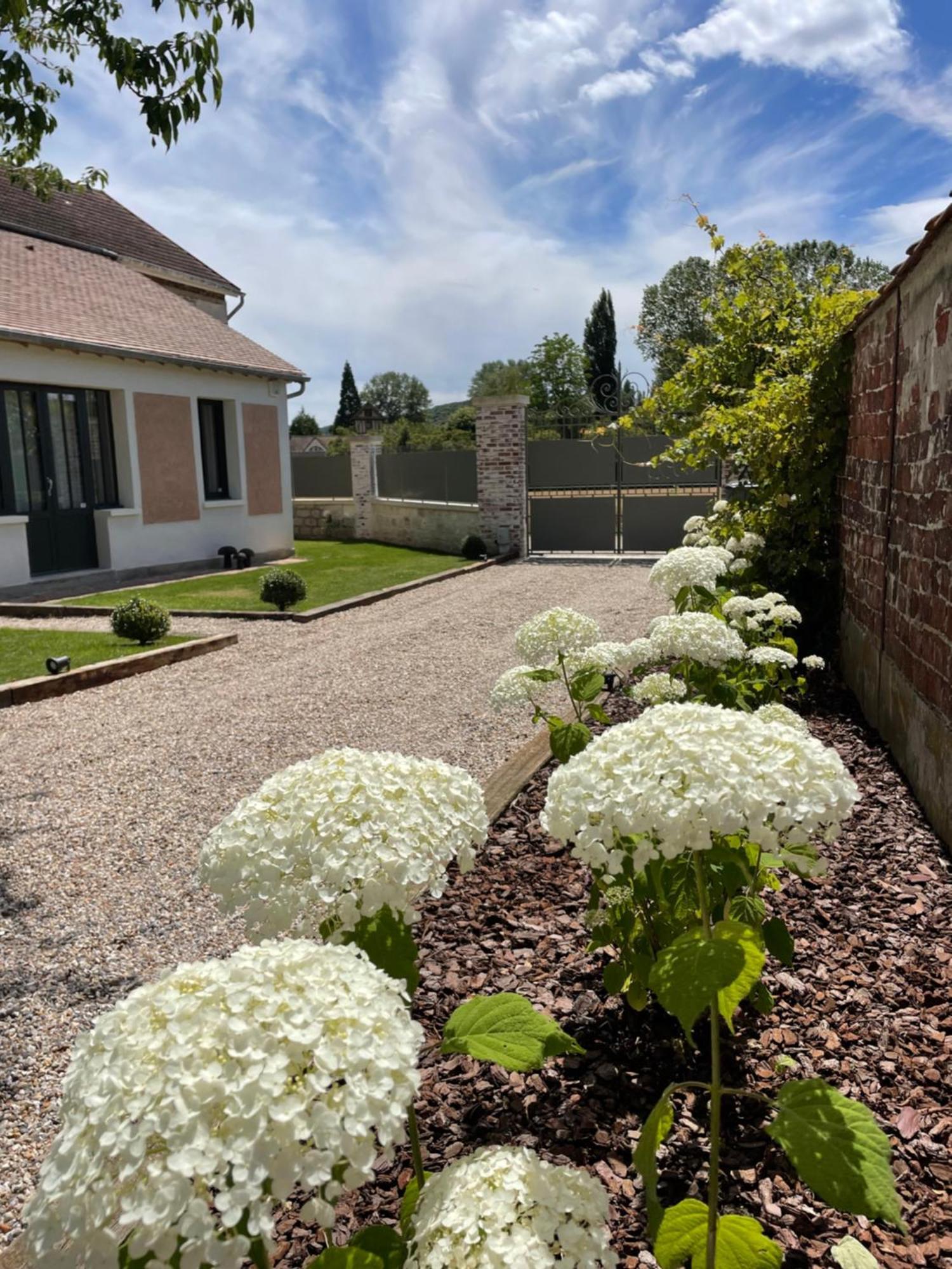 La Petite Maison De Giverny - Gite De Charme 5 Etoiles Au Coeur Du Village - 3 Chambres Zewnętrze zdjęcie